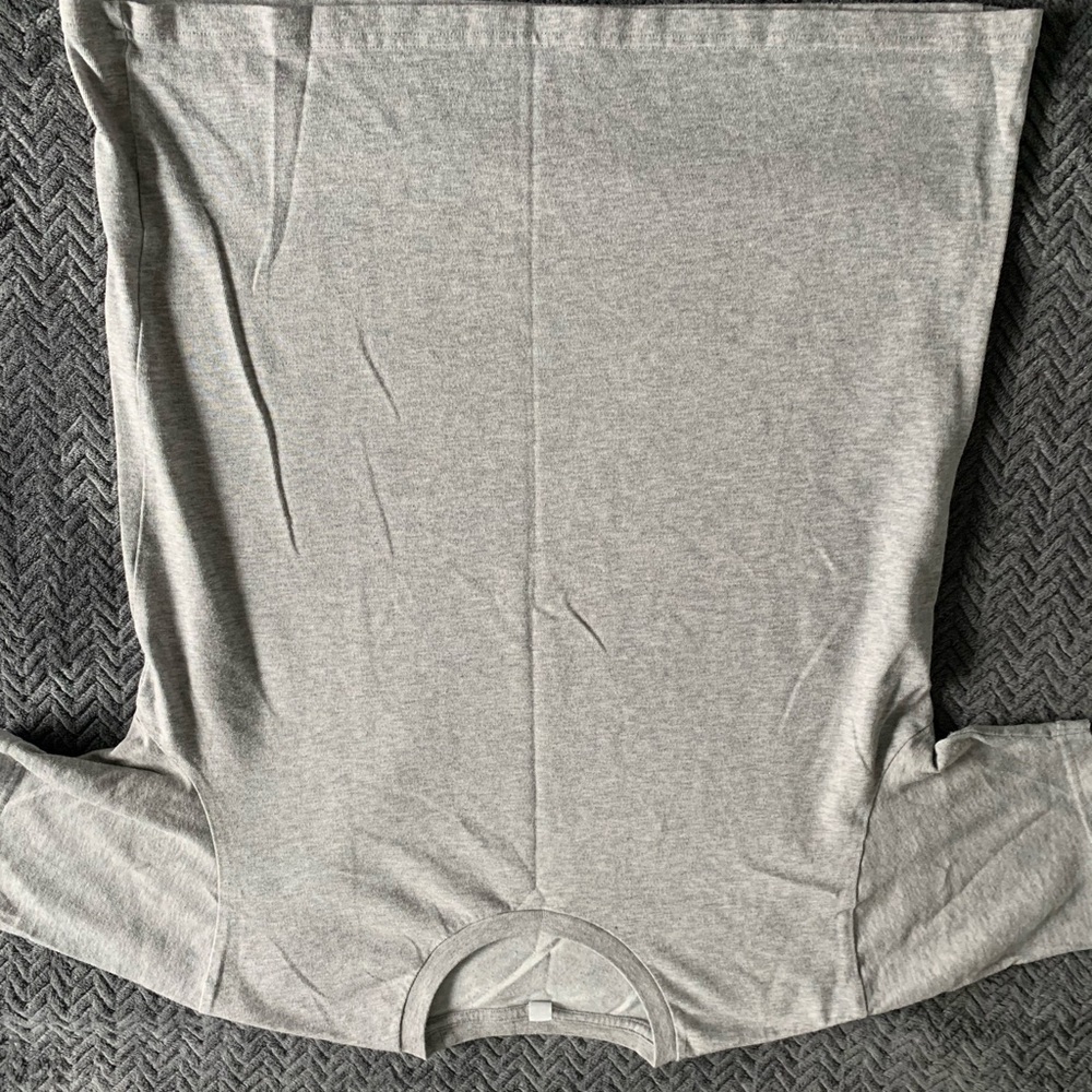 Men’s medium Uniqlo t- shirt